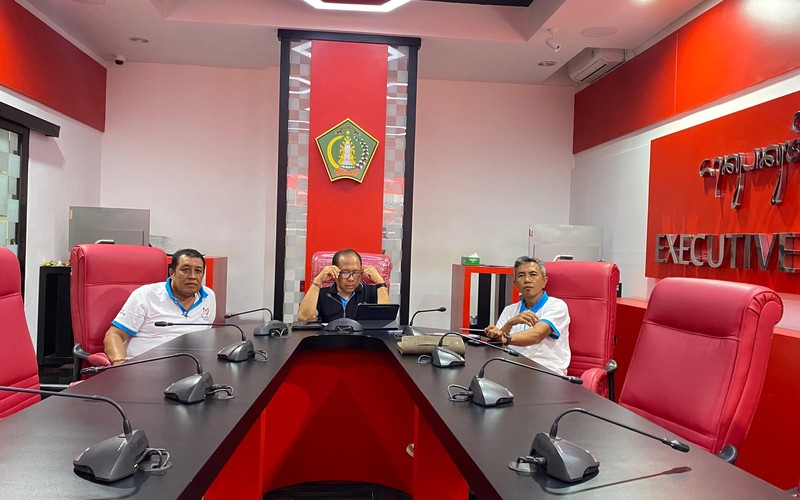 Zoom Meeting Verifikasi Kesiapan Penyelenggaraan Mal Pelayanan Publik di Executive Room Jembrana